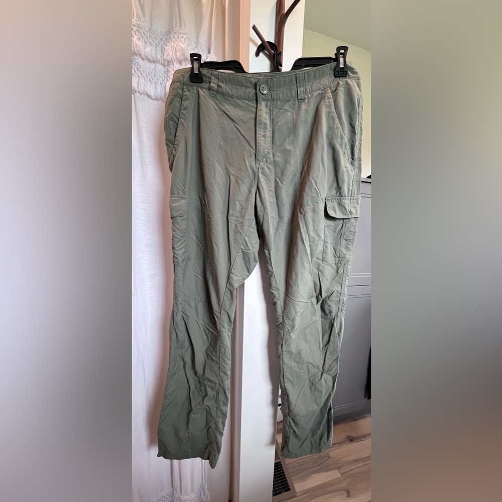Columbia Women's Olive Cargo Pants